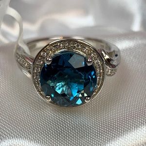 Elegant Silver and Blue Gemstone Ring